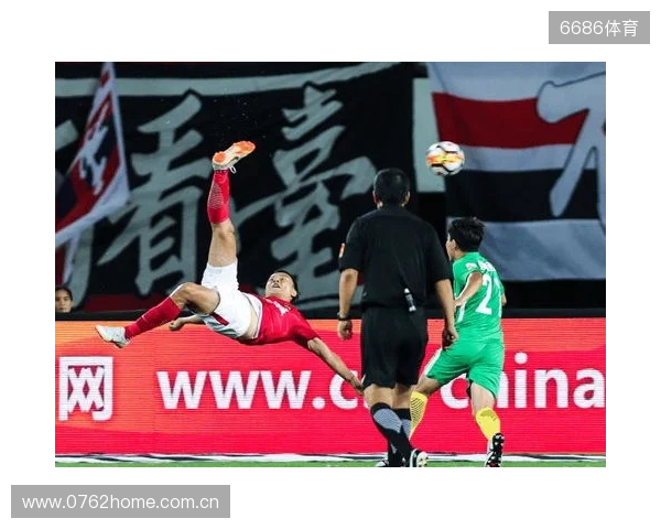 完美融入！廷伯：埃泽上演帽子戏法不是巧合，他很努力性格也很好